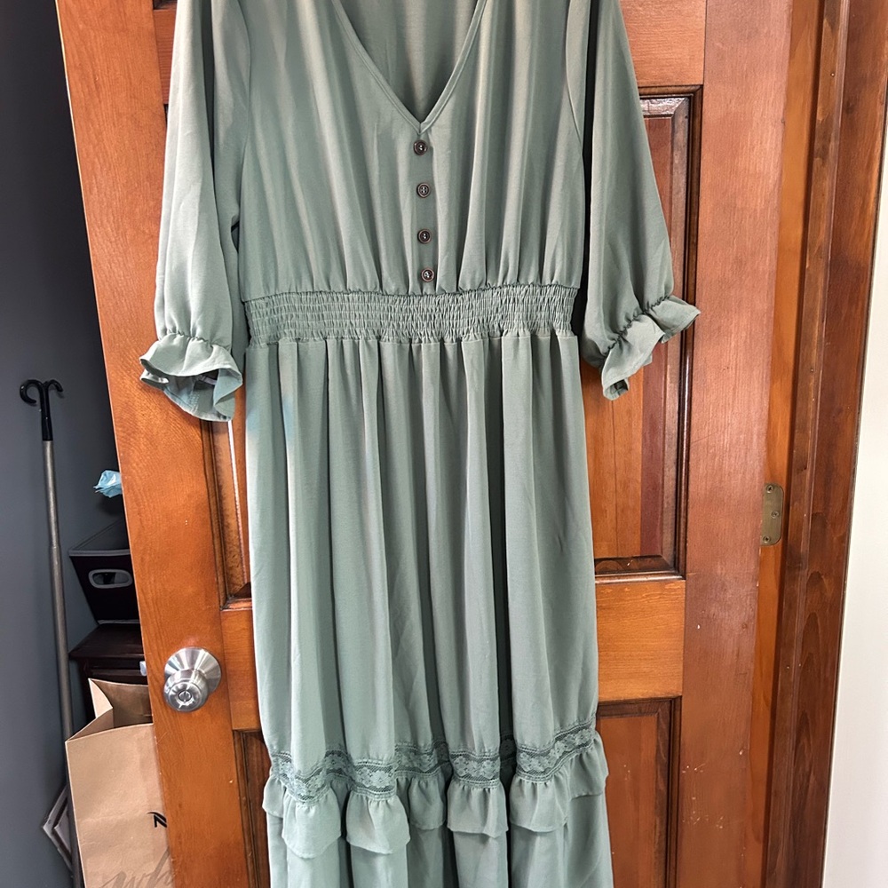 BloomChic 18/20 Green Ruffled Tiered Dress